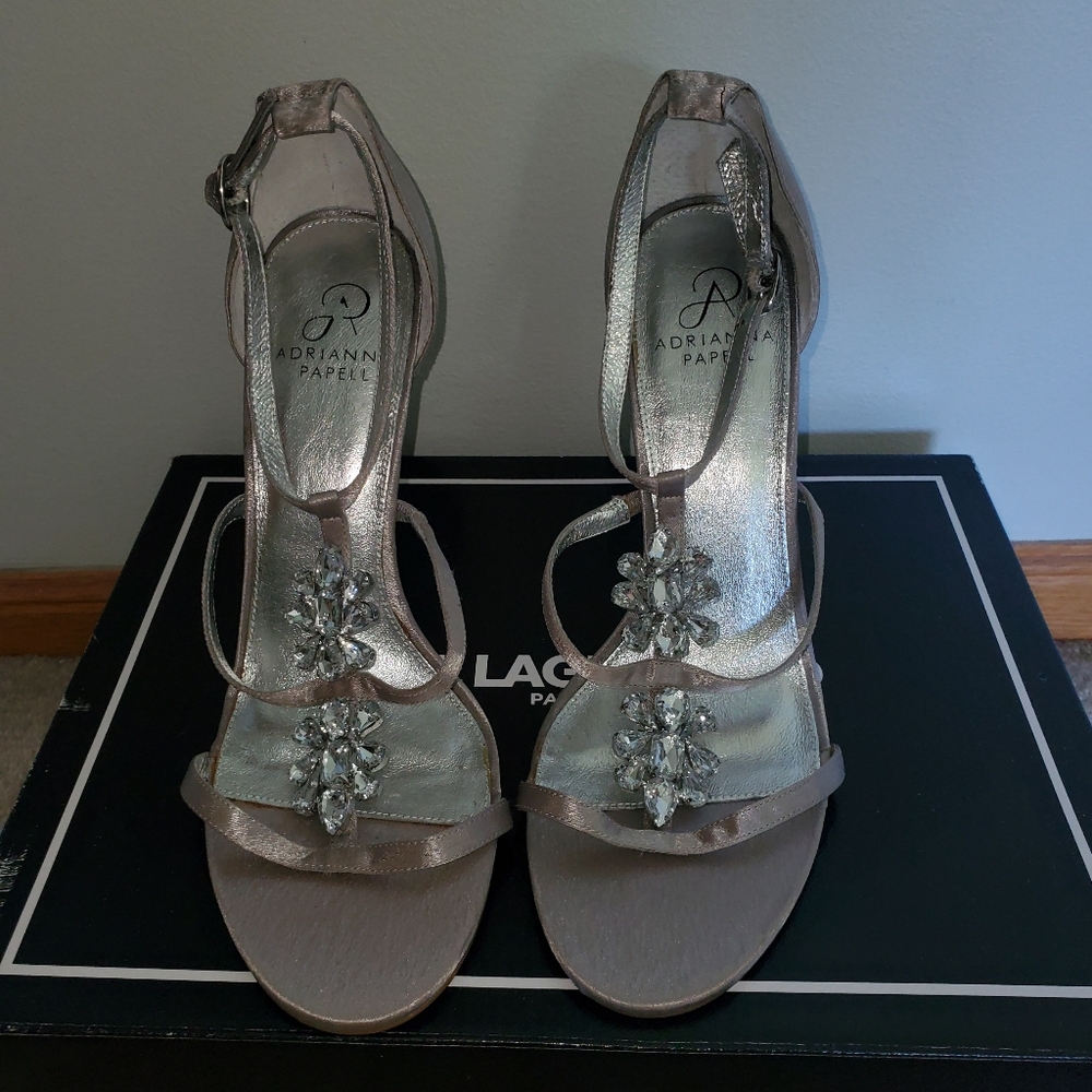 Adrianna Papell heel